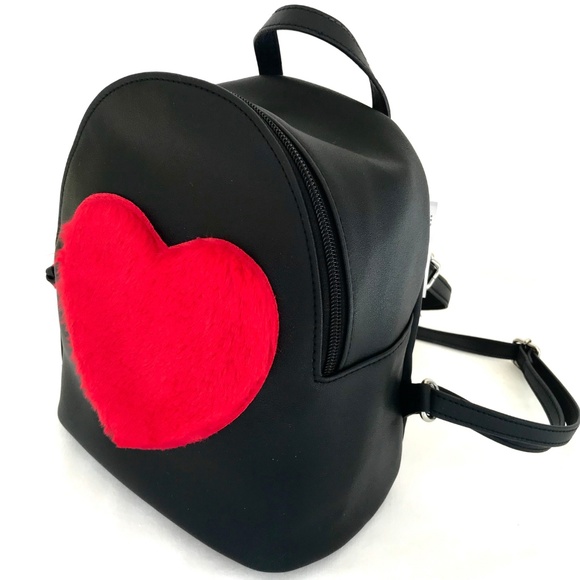 T-Shirt & Jeans Backpack with Faux Fur Heart - Picture 3 of 6